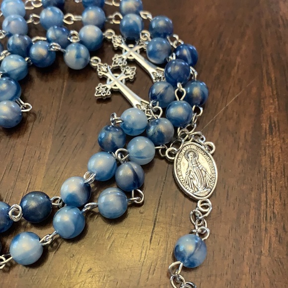 Blue marble affect acrylic resin beaded rosary - Picture 10 of 13